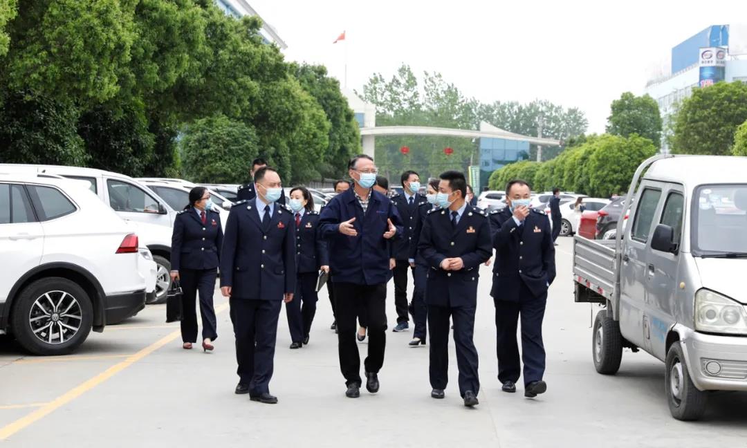 隨州市稅務(wù)局與程力汽車(chē)集團(tuán)共同舉辦“減稅費(fèi)優(yōu)服務(wù)，助復(fù)產(chǎn)促發(fā)展 ”